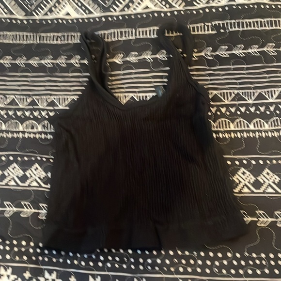 Black Cropped Tank Top - Picture 2 of 3